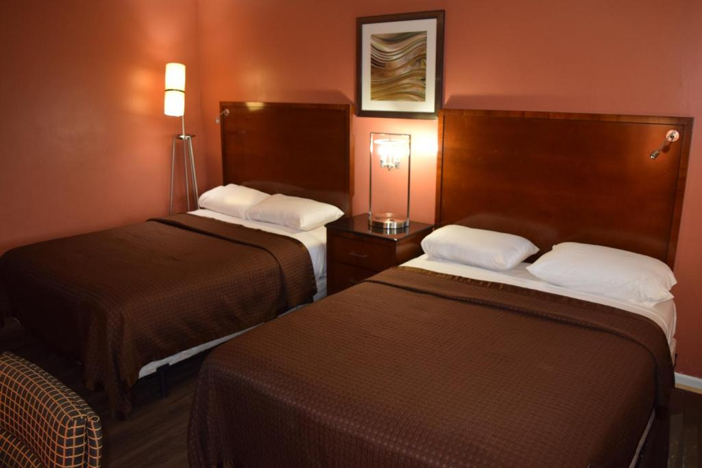 Friendship Motor Inn Room